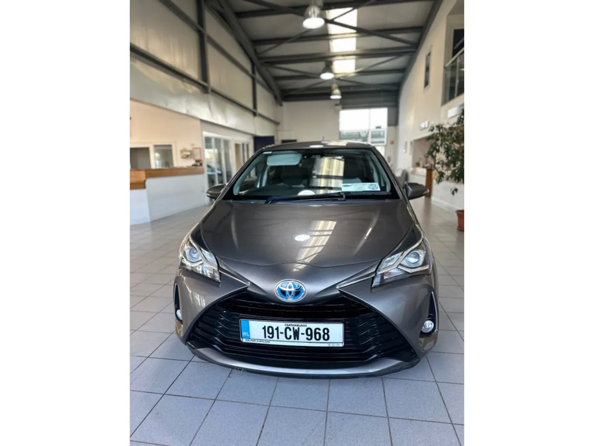 Toyota Yaris Hatchback, Petrol Hybrid, 2019, Grey