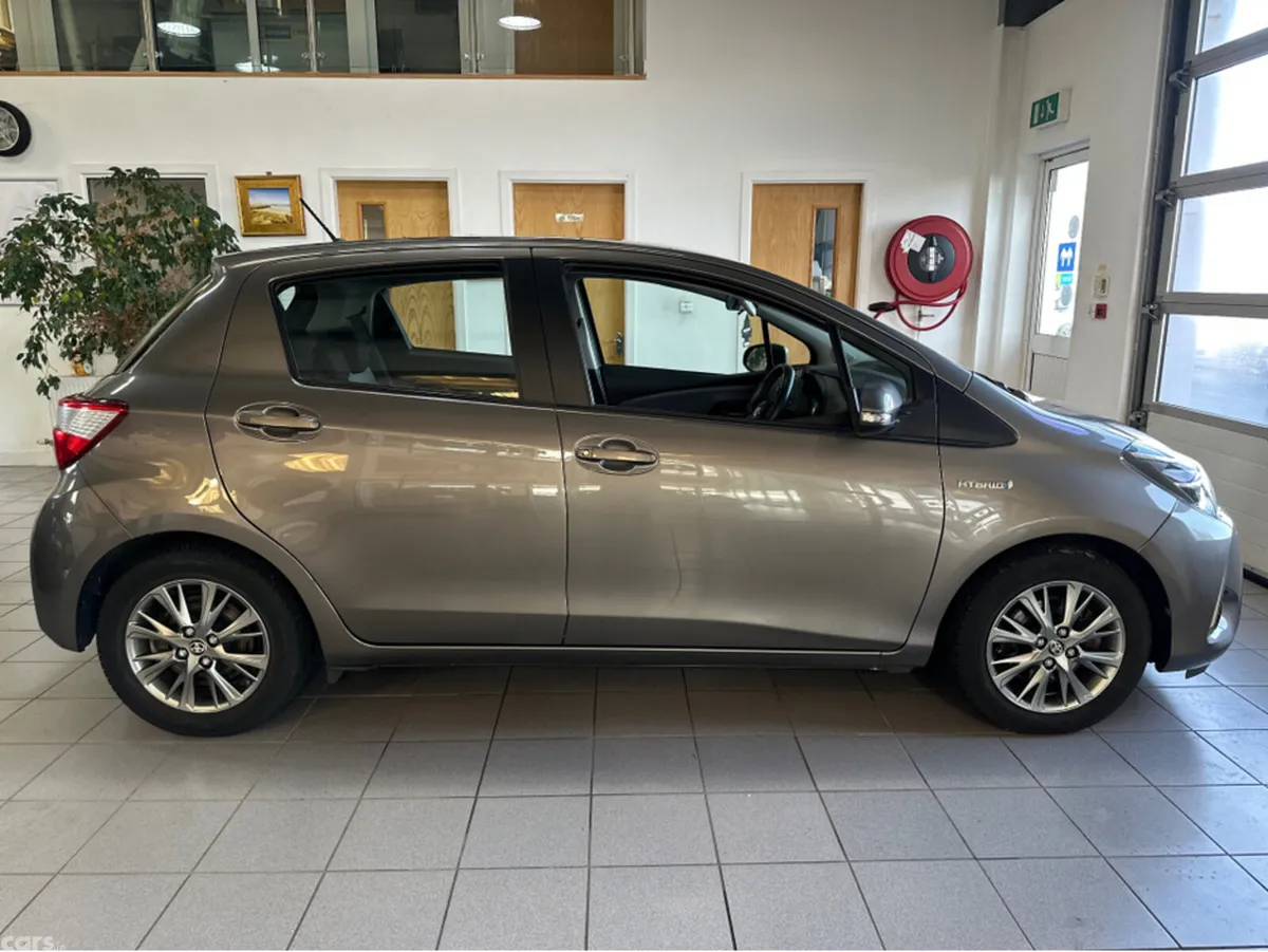 Toyota Yaris Hatchback, Petrol Hybrid, 2019, Grey