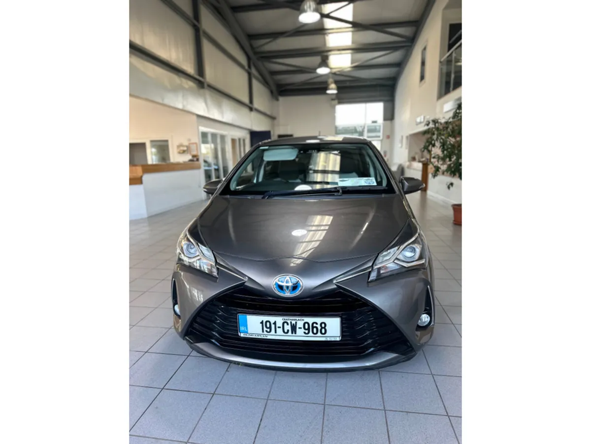 Toyota Yaris Hatchback, Petrol Hybrid, 2019, Grey