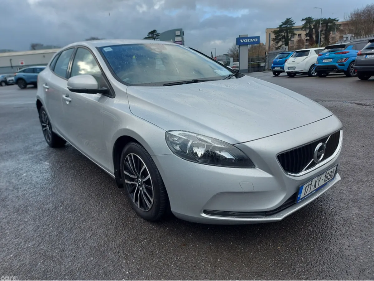 Volvo V40 Hatchback, Diesel, 2017, Grey