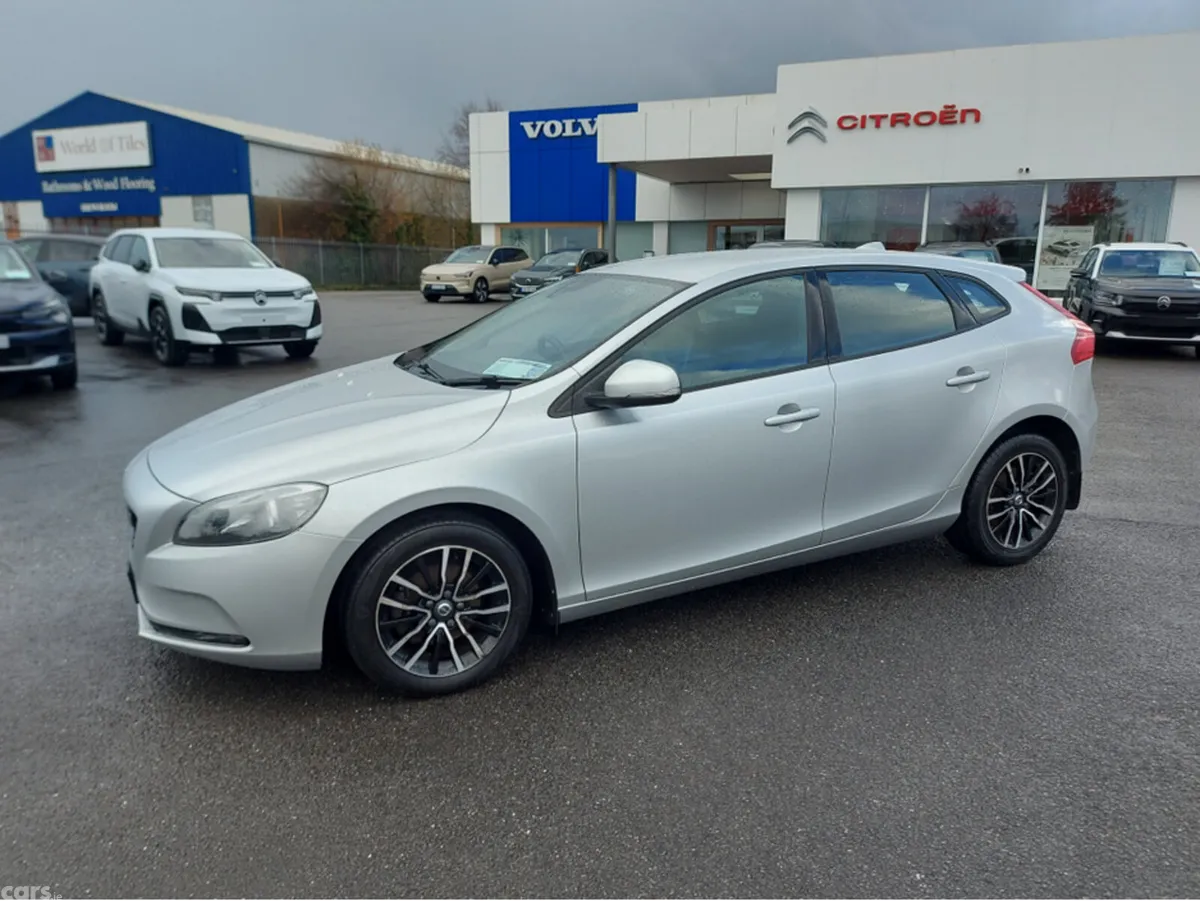 Volvo V40 Hatchback, Diesel, 2017, Grey
