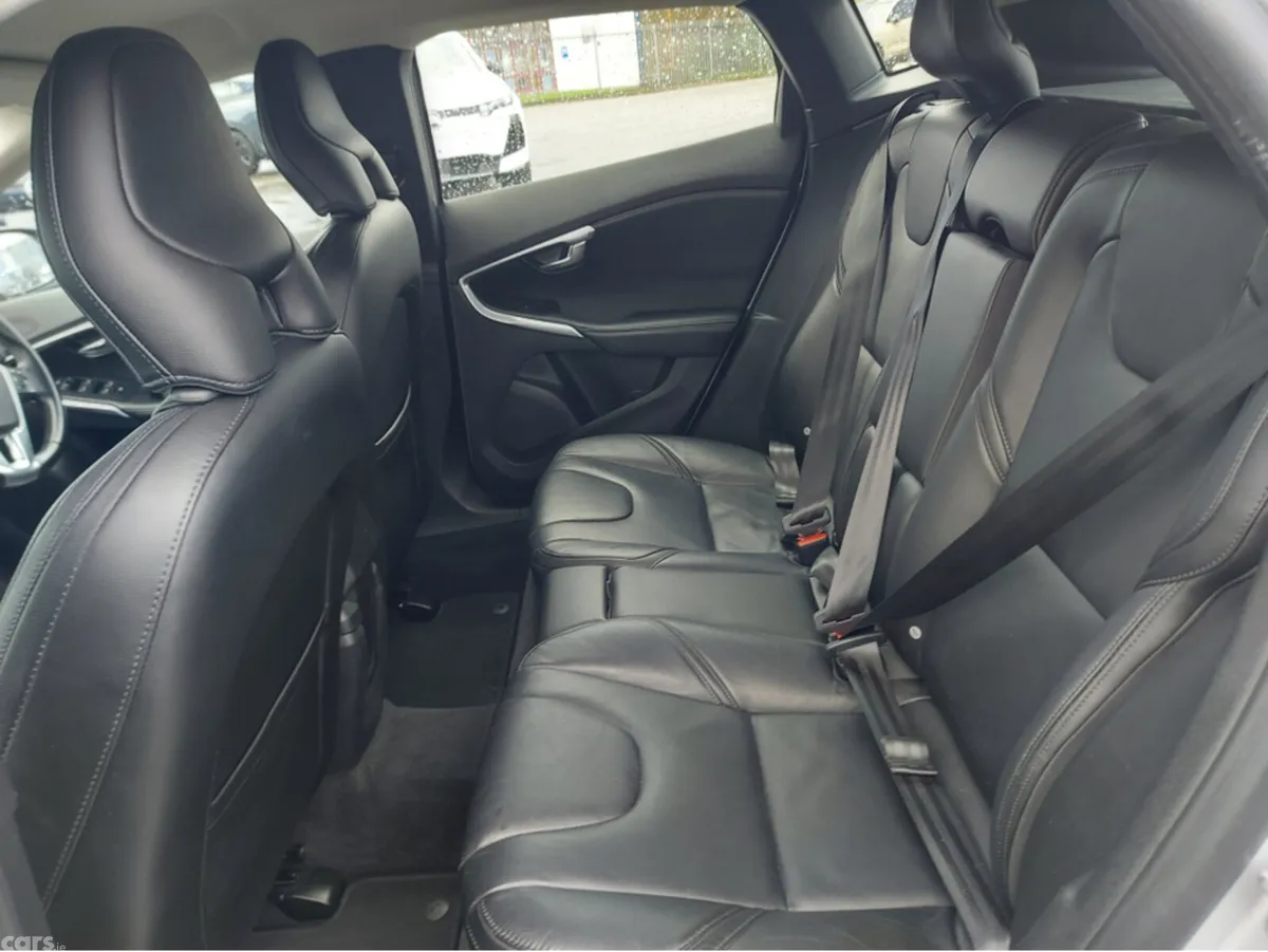 Volvo V40 Hatchback, Diesel, 2017, Grey