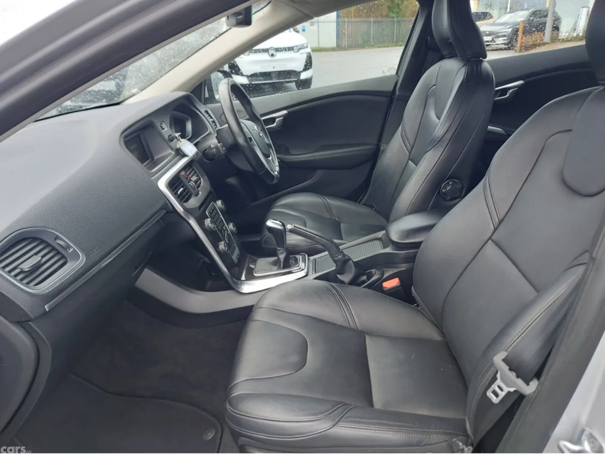 Volvo V40 Hatchback, Diesel, 2017, Grey