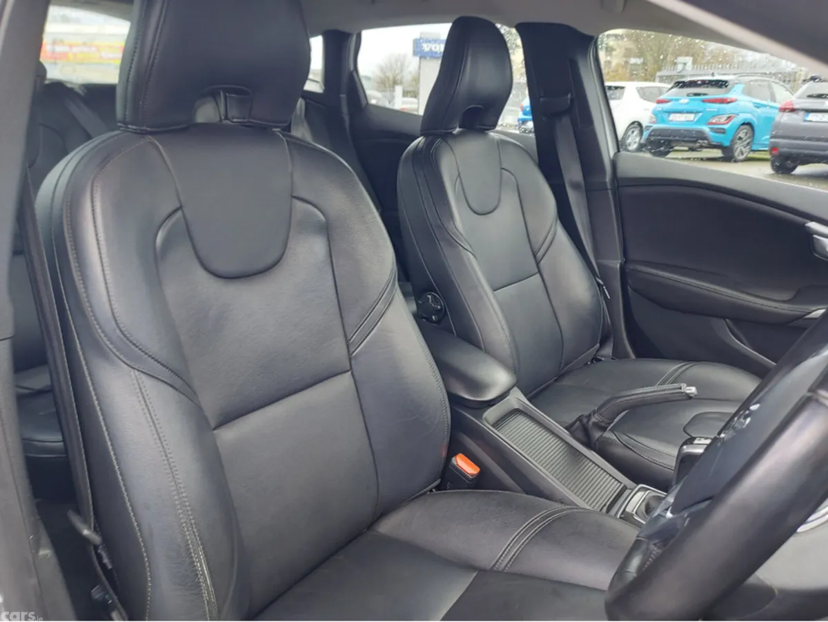Volvo V40 Hatchback, Diesel, 2017, Grey