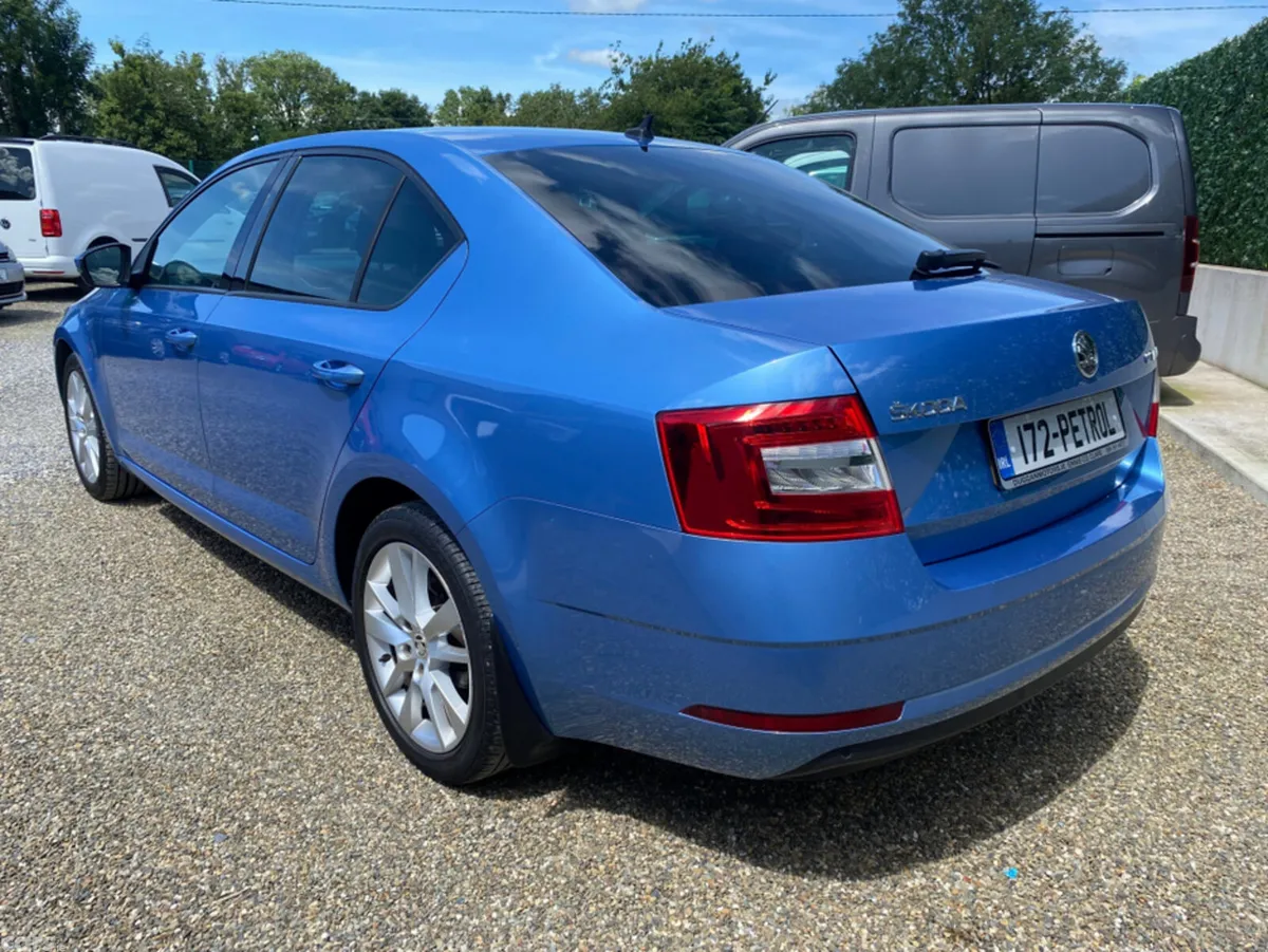 Skoda Octavia Hatchback, Petrol, 2017, Blue
