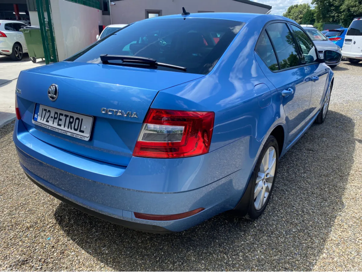 Skoda Octavia Hatchback, Petrol, 2017, Blue