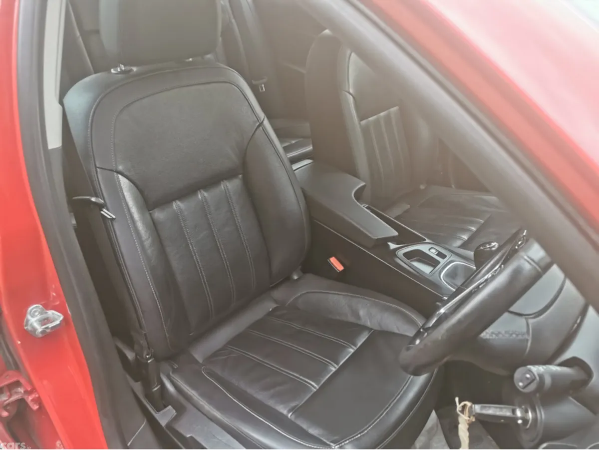 Vauxhall Insignia Hatchback, Diesel, 2016, Red