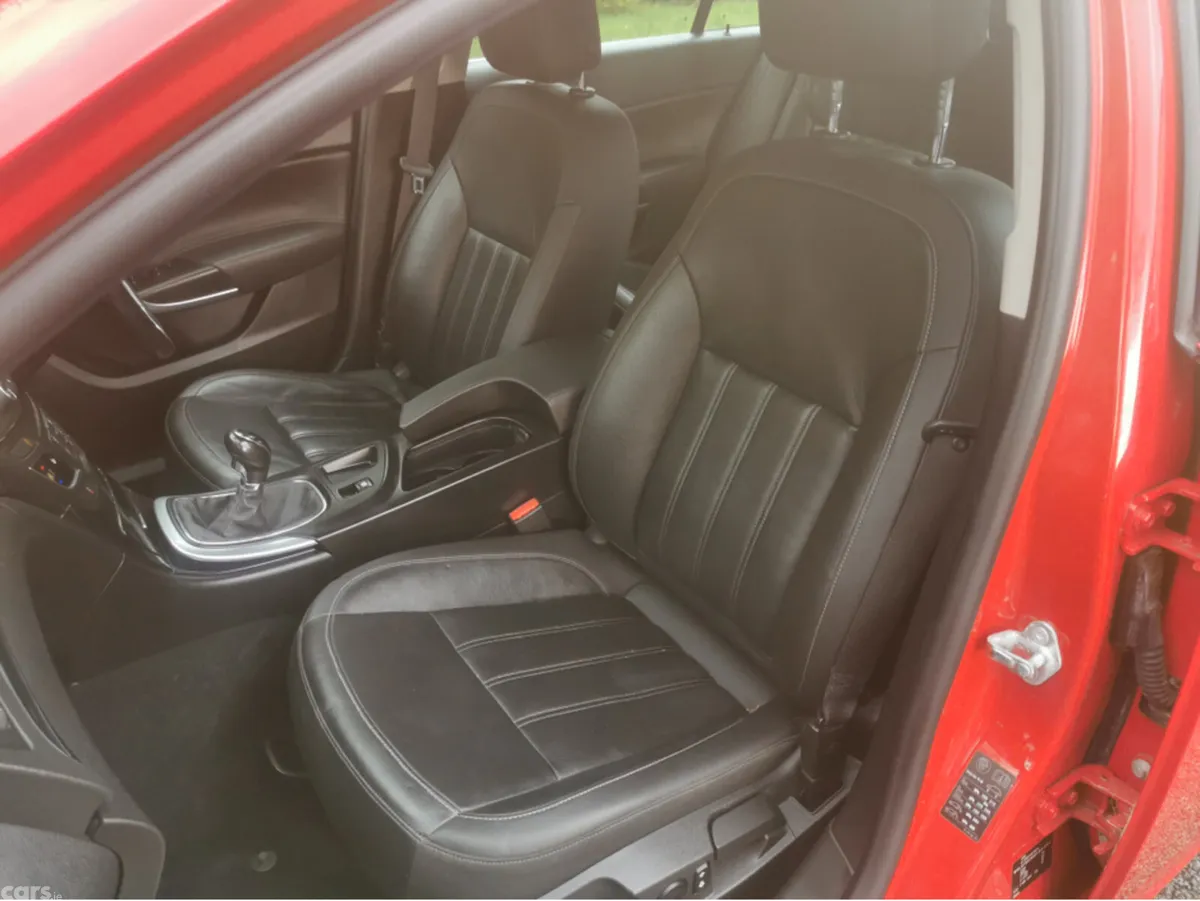 Vauxhall Insignia Hatchback, Diesel, 2016, Red