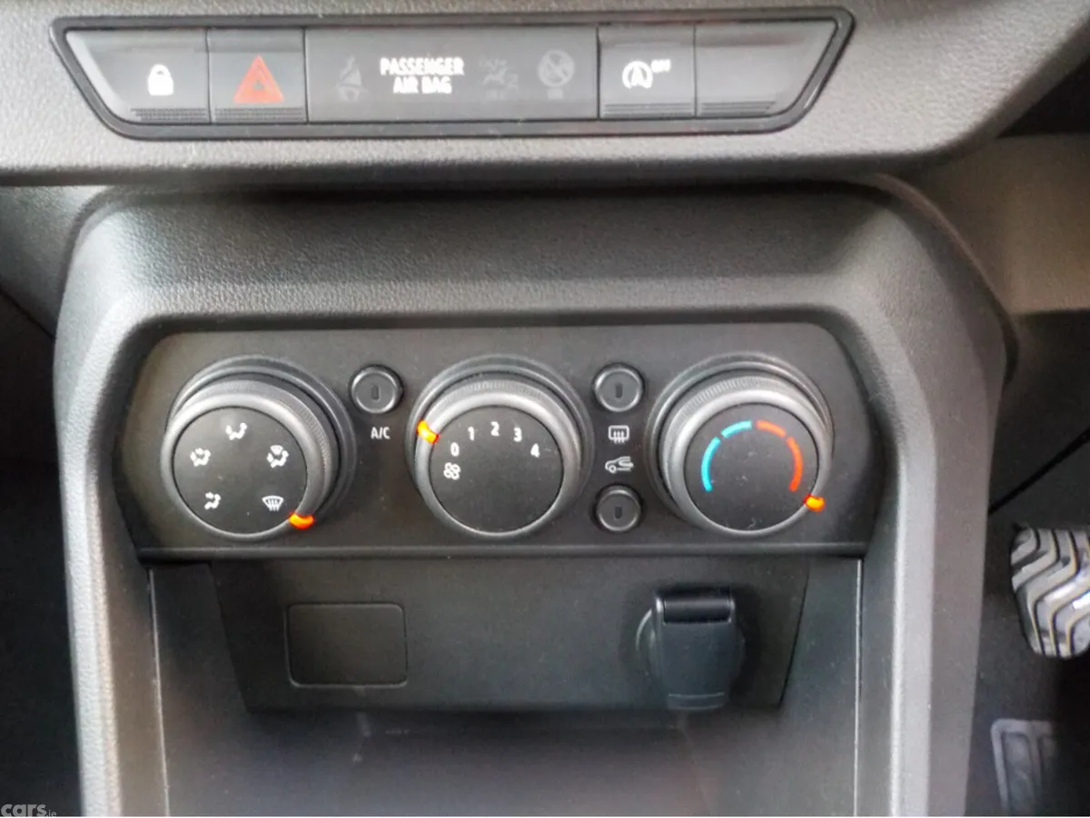 Dacia Sandero Hatchback, Petrol, 2021, Blue