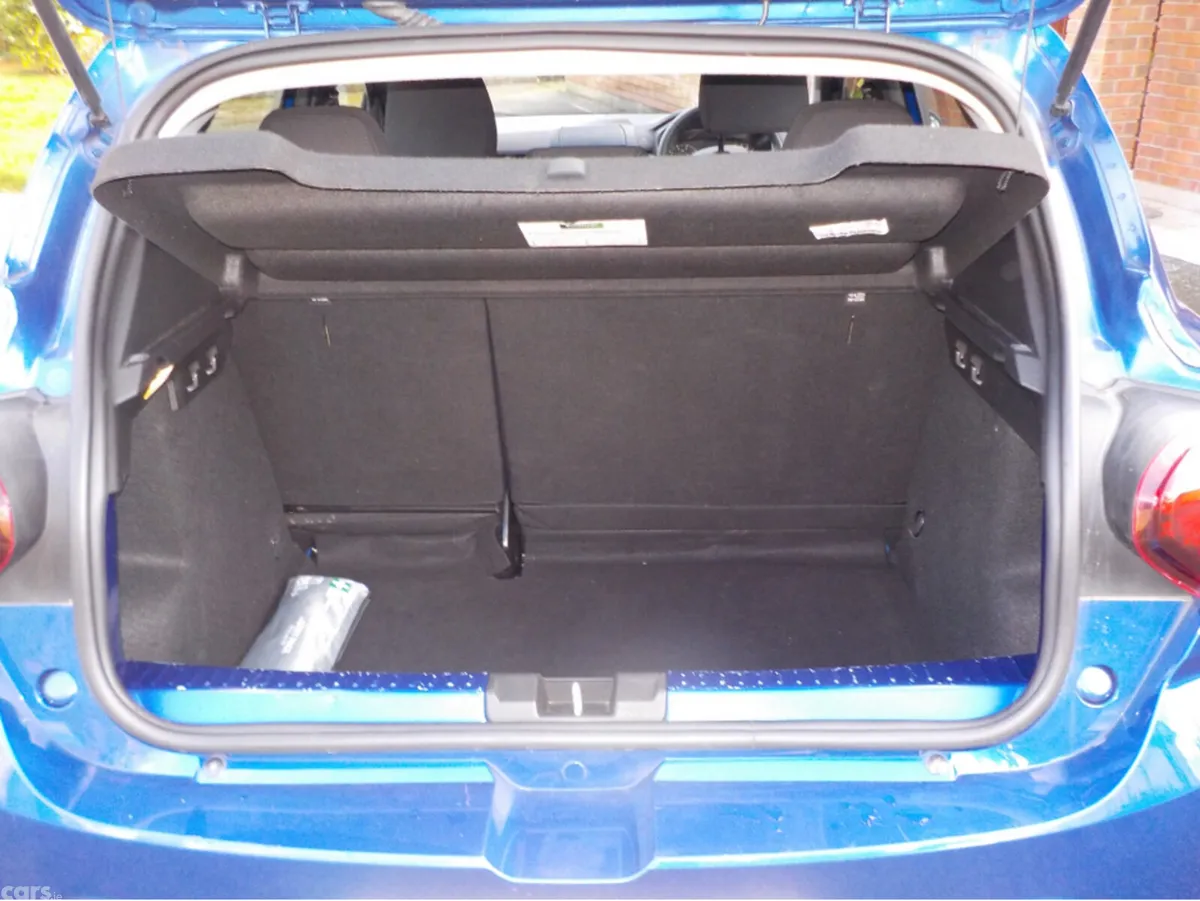 Dacia Sandero Hatchback, Petrol, 2021, Blue
