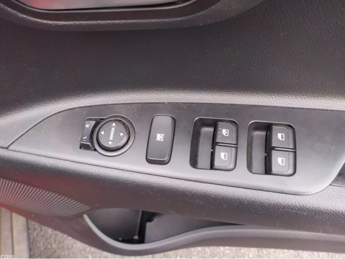 Kia Stonic Hatchback, Petrol, 2021, Red