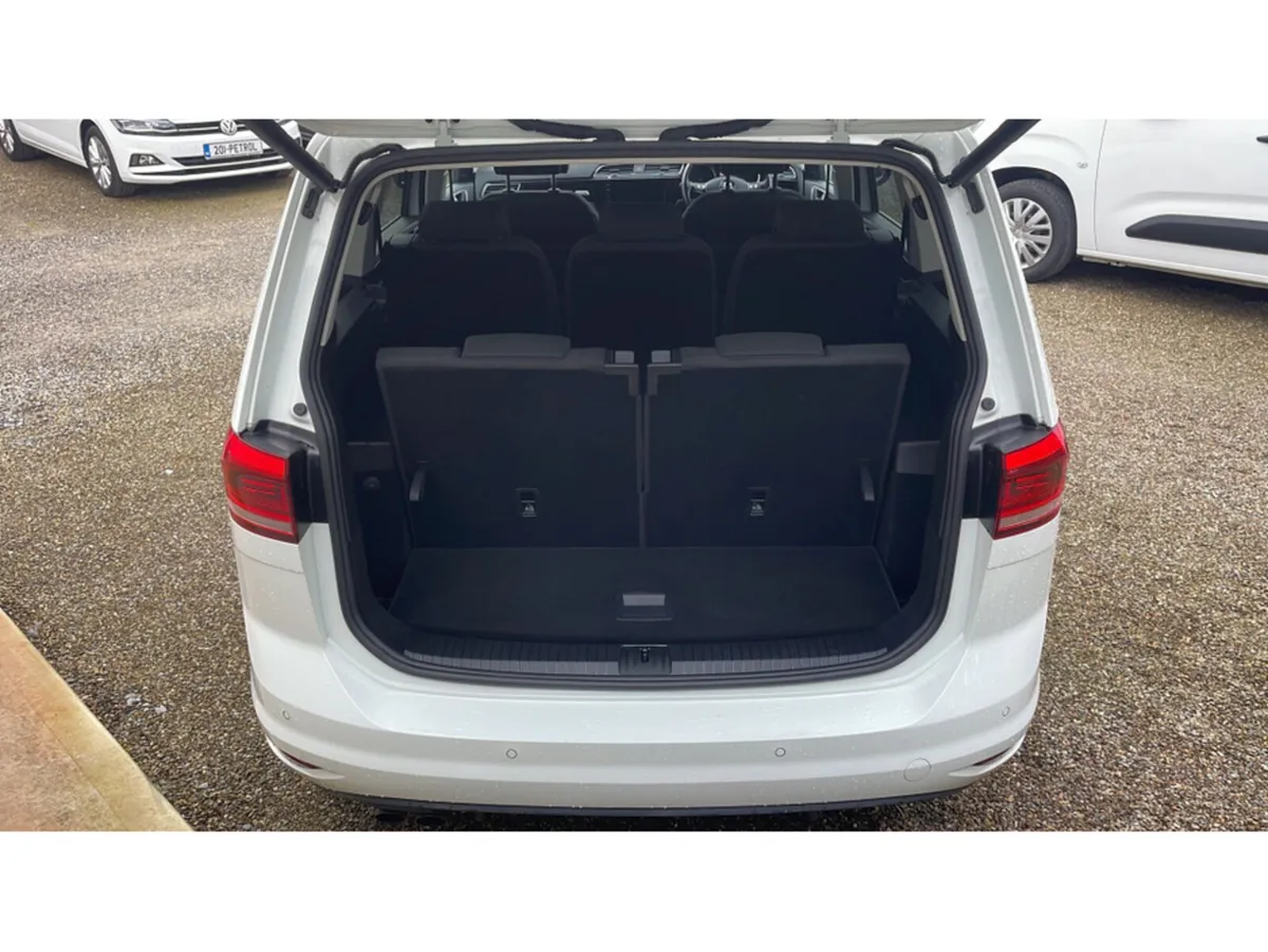 Volkswagen Touran MPV, Diesel, 2019, White