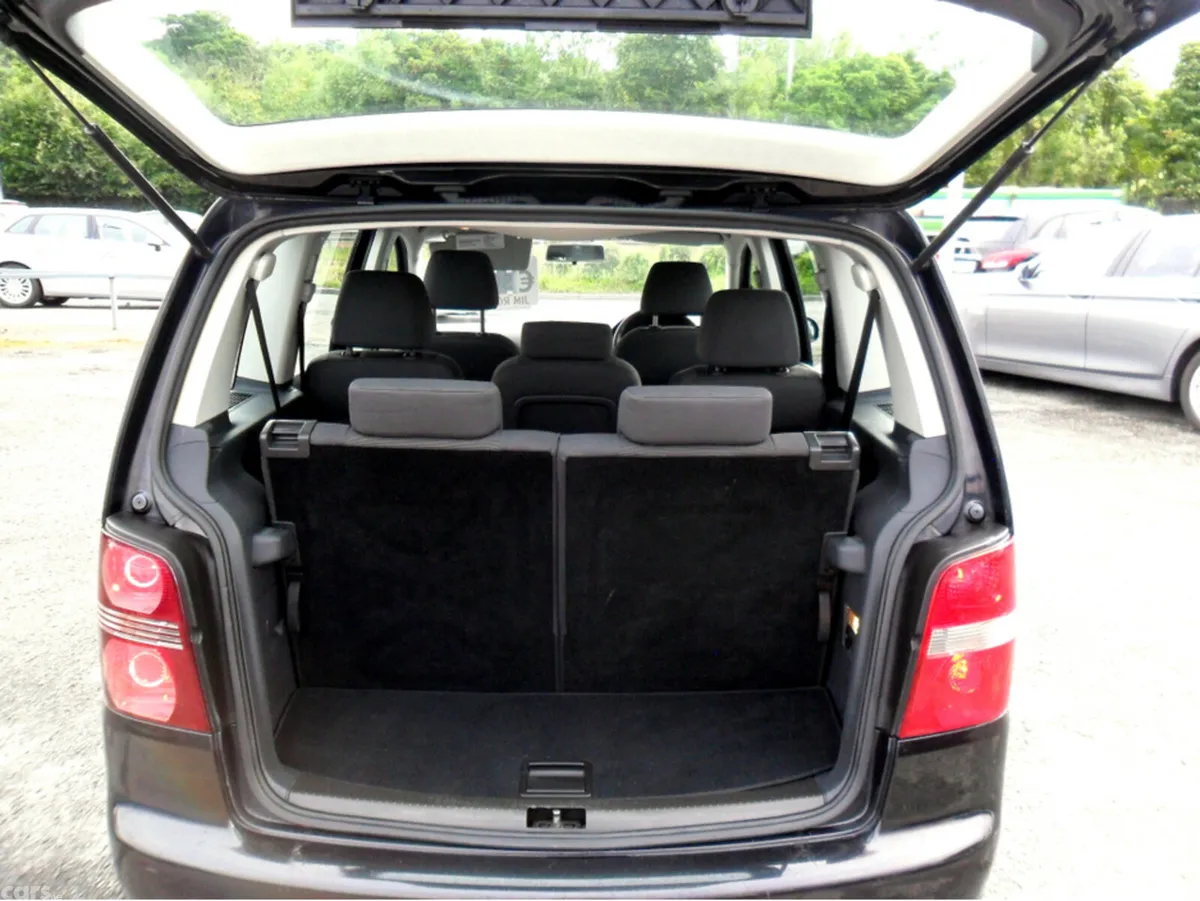 Volkswagen Touran MPV, Diesel, 2008, Black