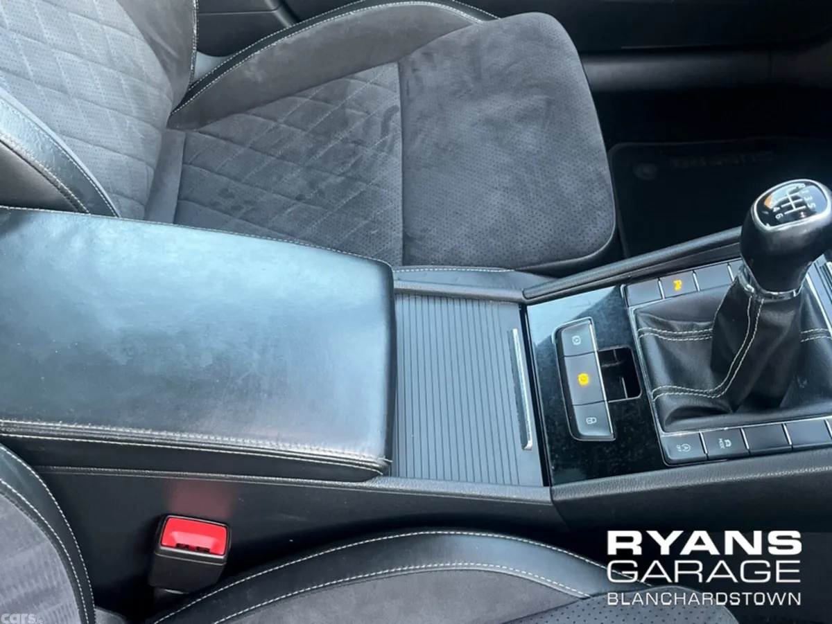 Skoda Superb Hatchback, Diesel, 2019, Grey