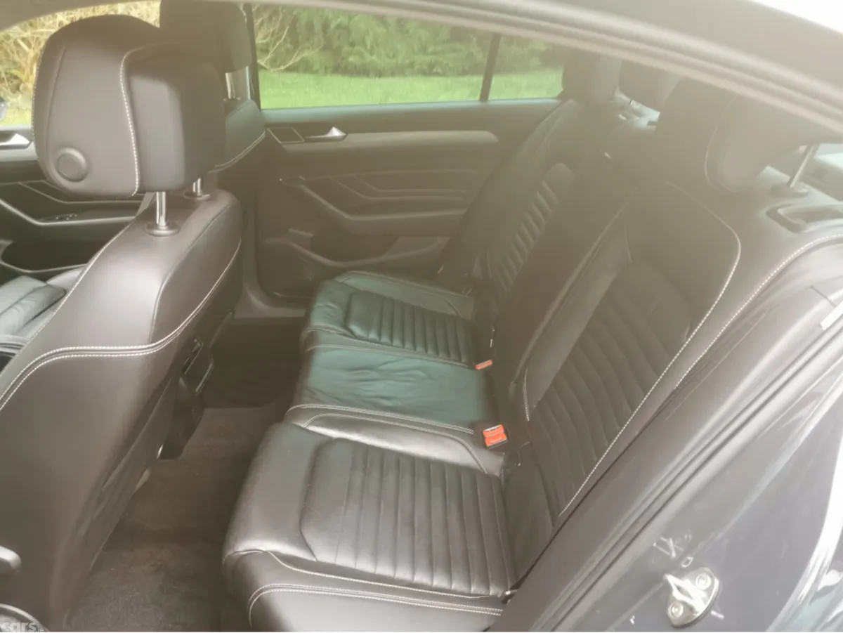 Volkswagen Passat Saloon, Diesel, 2020, Grey