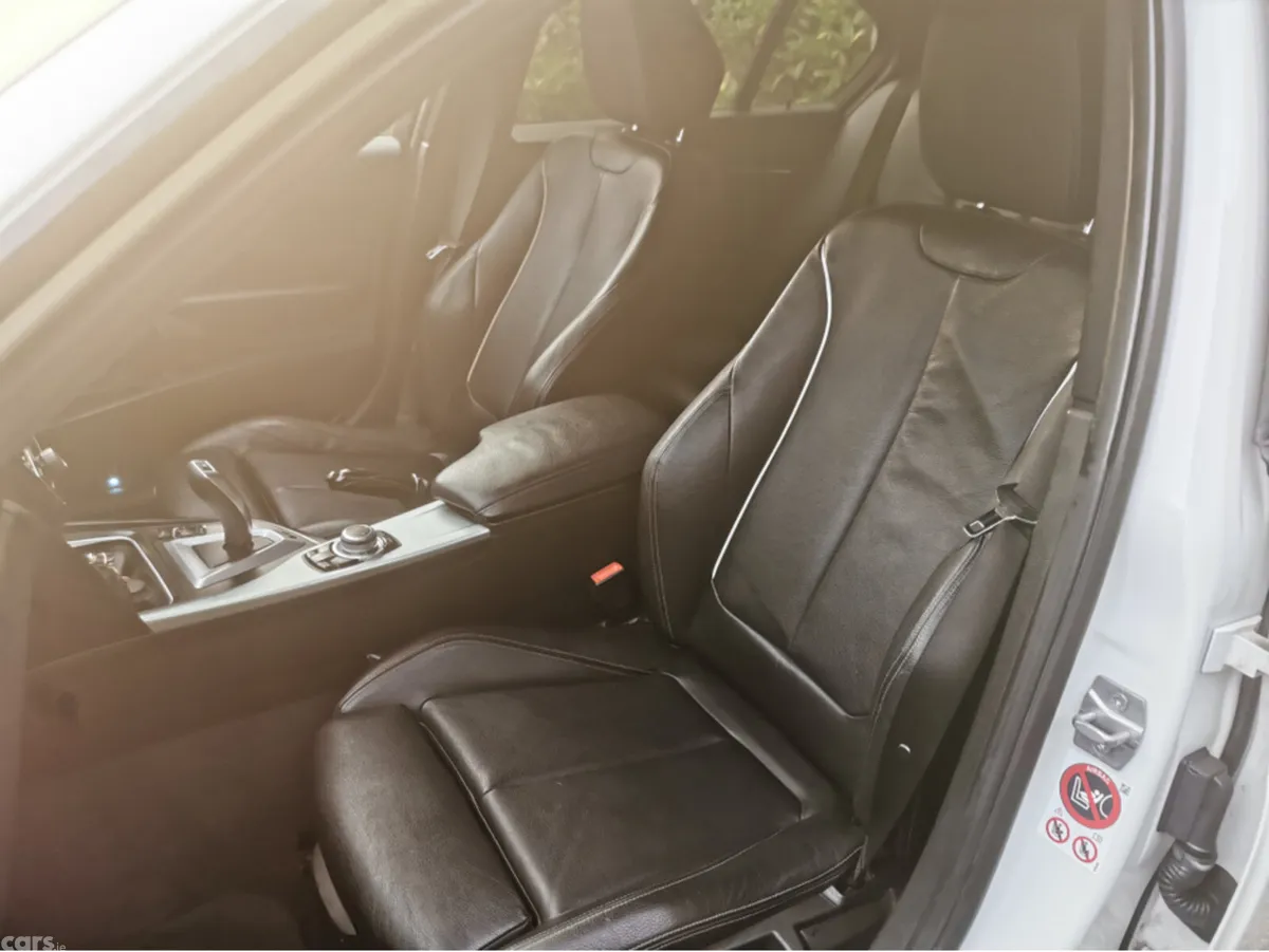 BMW 3-Series Saloon, Petrol Hybrid, 2016, White