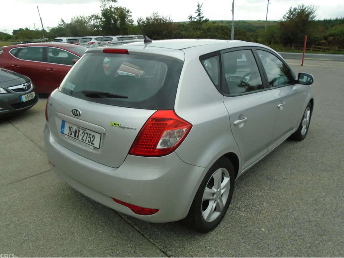 Kia Ceed Hatchback, Diesel, 2010, Silver