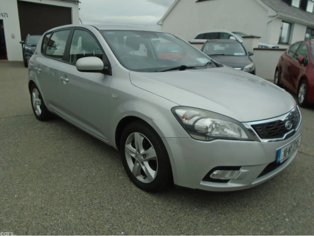 Kia Ceed Hatchback, Diesel, 2010, Silver