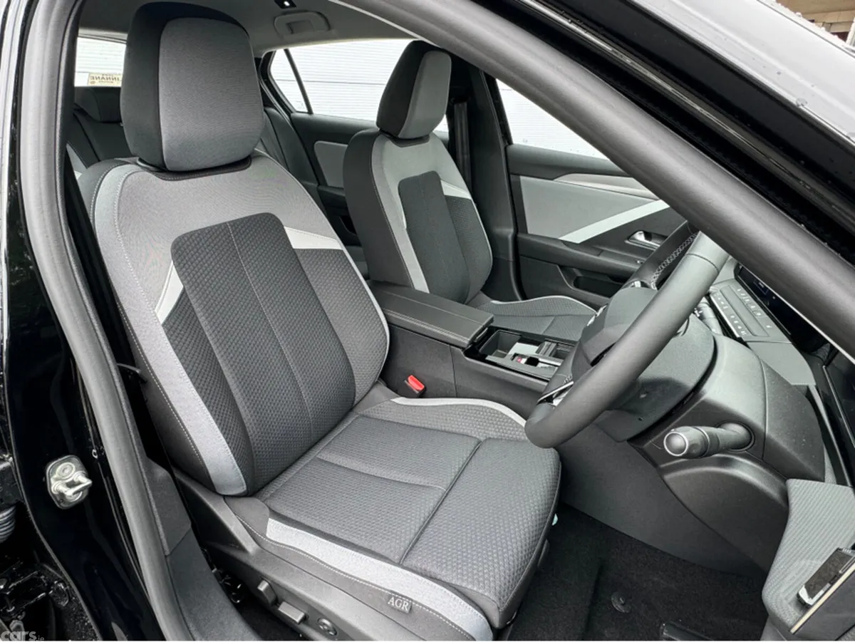 Opel Astra Hatchback, Electric, 2026, Black