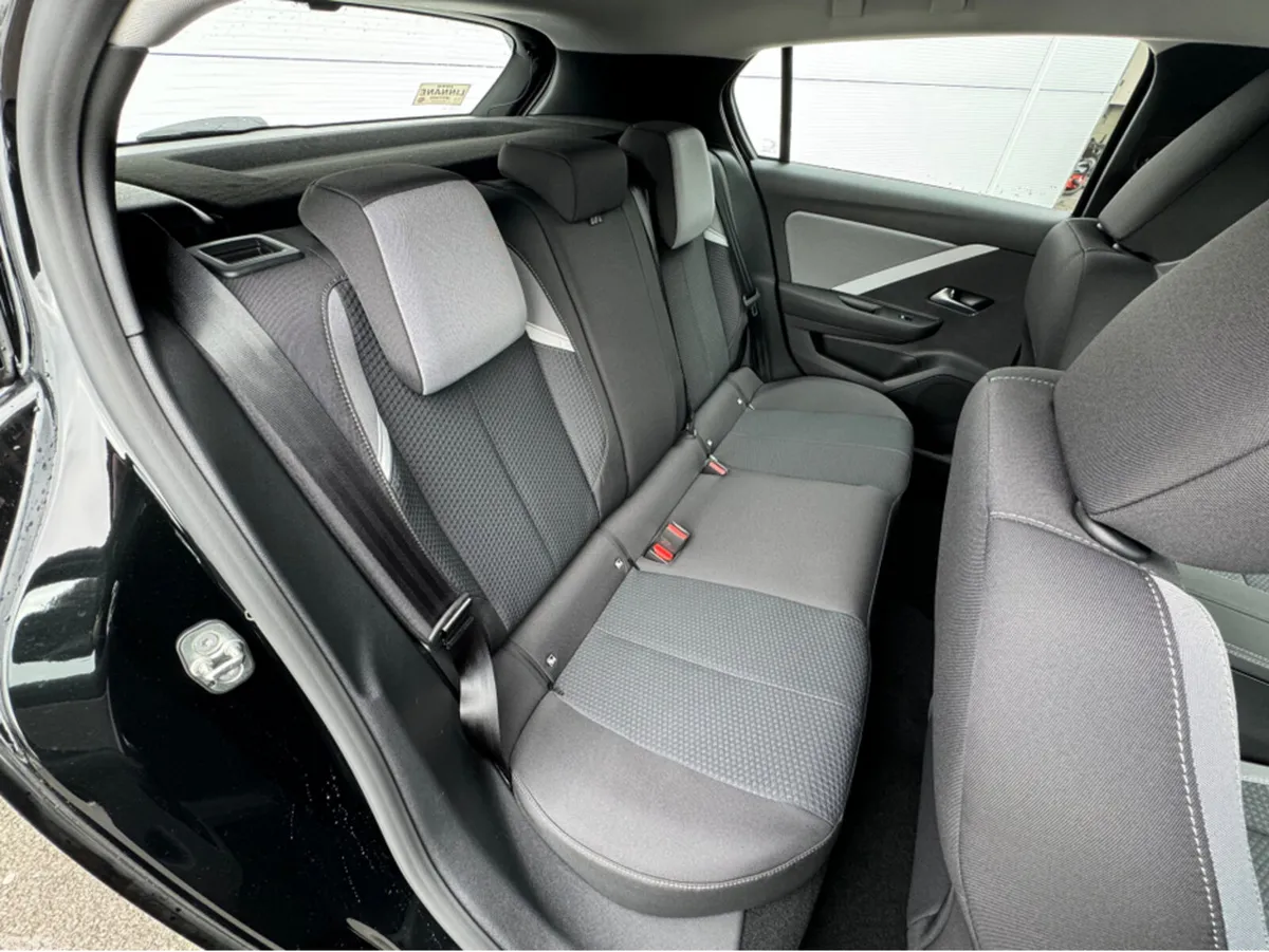 Opel Astra Hatchback, Electric, 2026, Black
