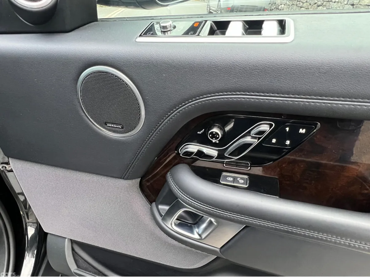 Land Rover Range Rover SUV, Petrol Plug-in Hybrid, 2018, Black