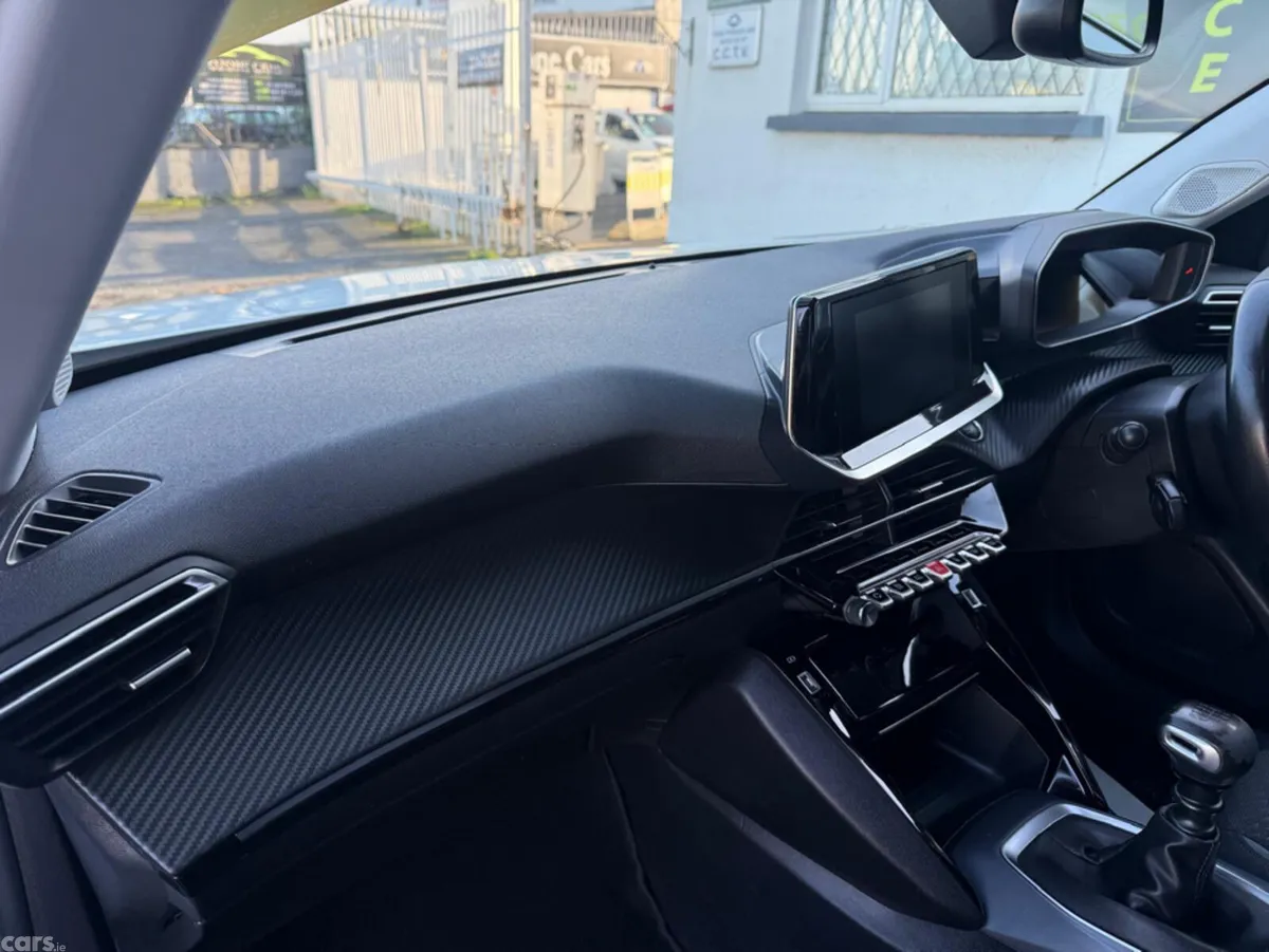 Peugeot 2008 Hatchback, Petrol, 2020, White