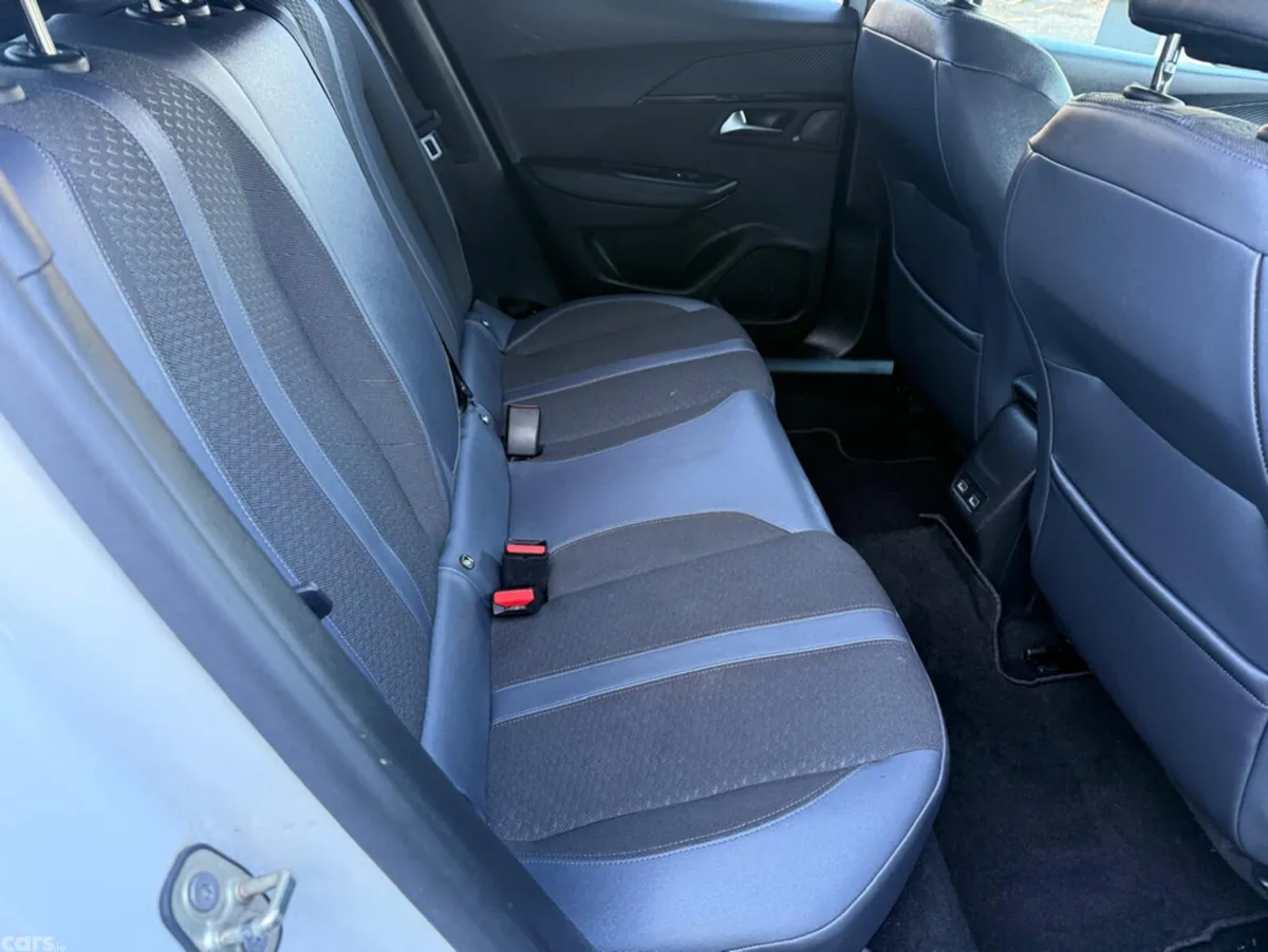 Peugeot 2008 Hatchback, Petrol, 2020, White