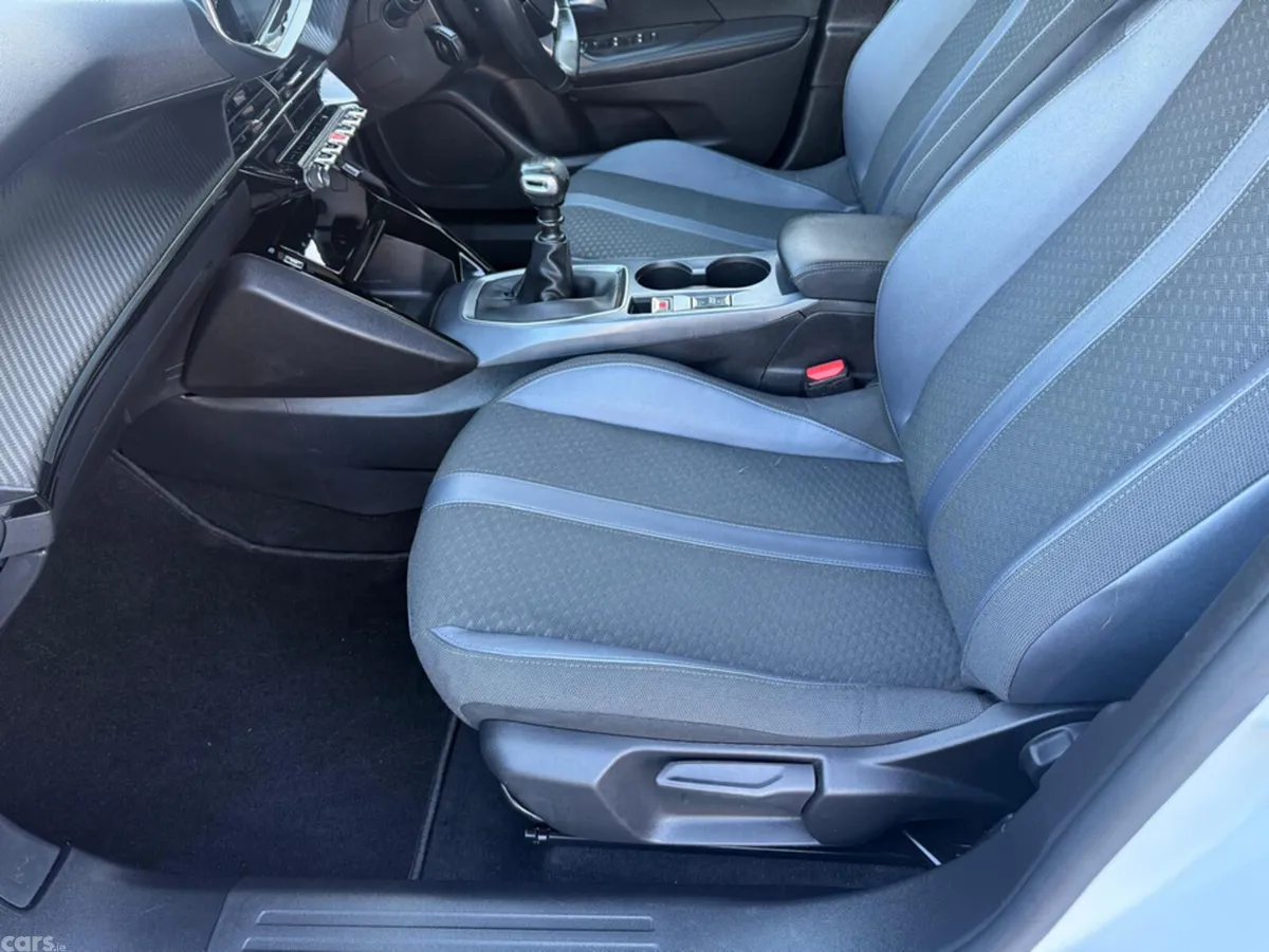 Peugeot 2008 Hatchback, Petrol, 2020, White