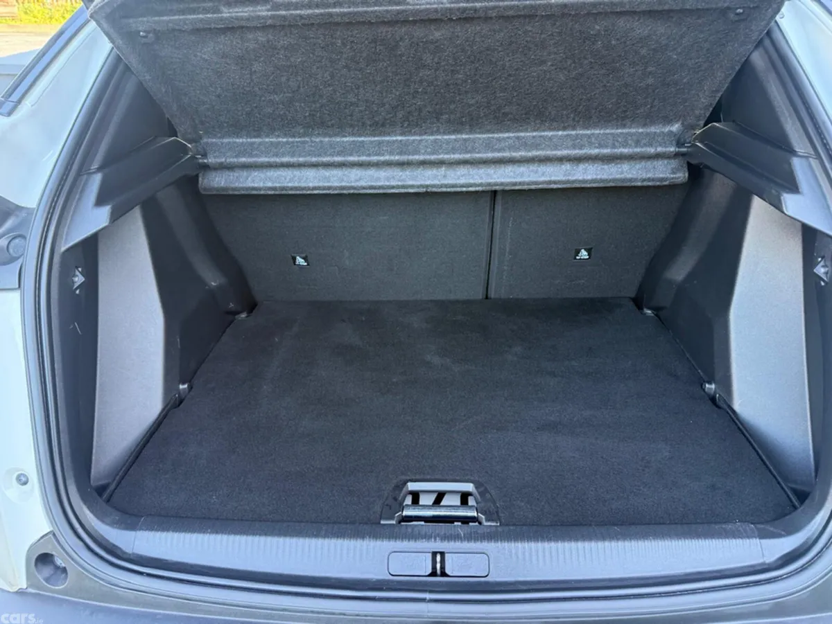 Peugeot 2008 Hatchback, Petrol, 2020, White