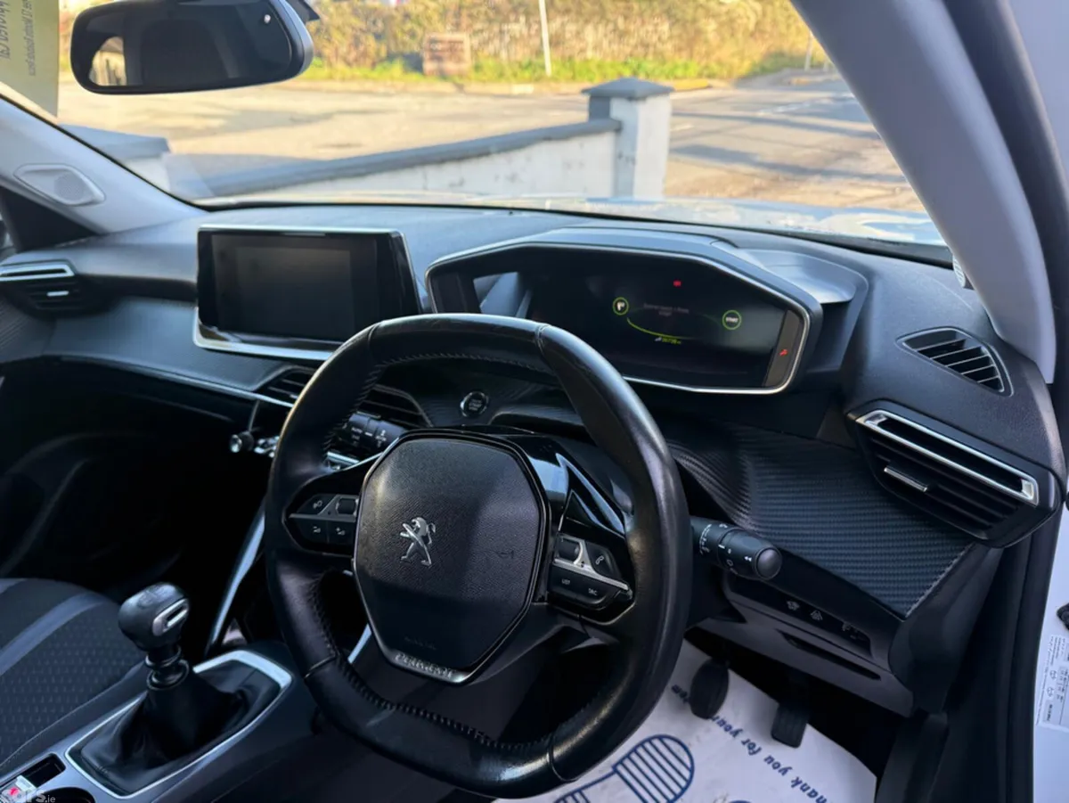 Peugeot 2008 Hatchback, Petrol, 2020, White