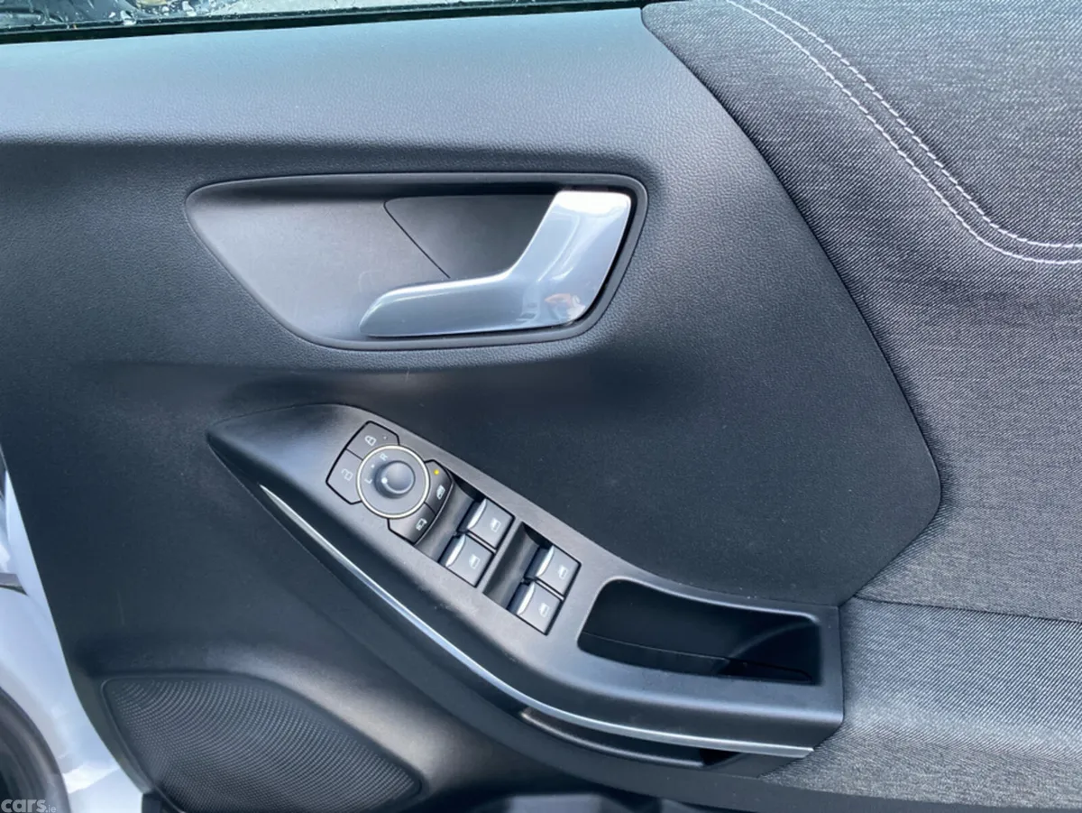 Ford Puma MPV, Petrol Hybrid, 2023, White