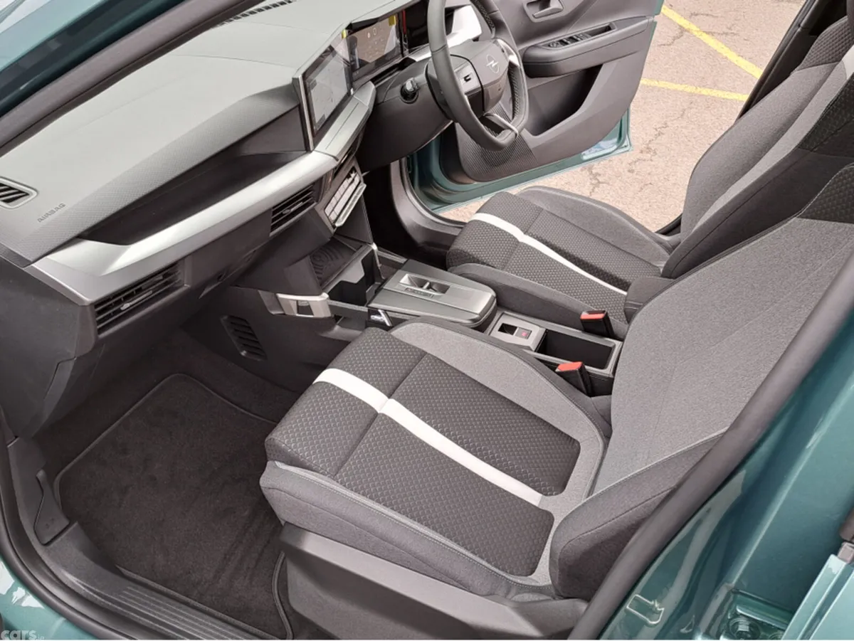 Opel Frontera MPV, Petrol Hybrid, 2026, Green