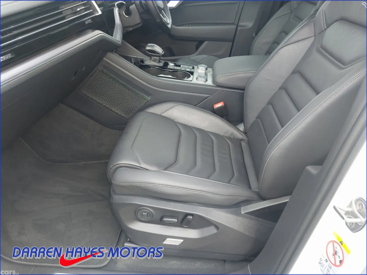 Volkswagen Touareg MPV, Diesel, 2022, White