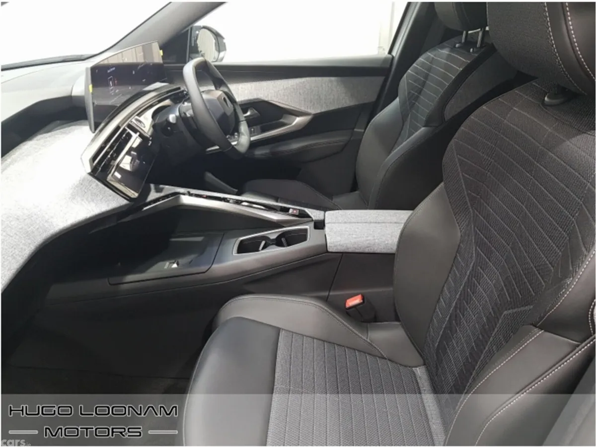 Peugeot 5008 SUV, Petrol Hybrid, 2026, Blue