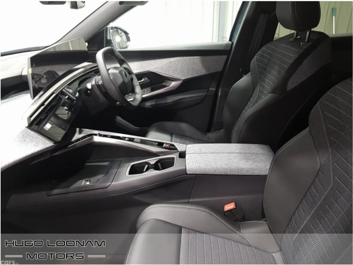 Peugeot 5008 SUV, Electric, 2026, Blue