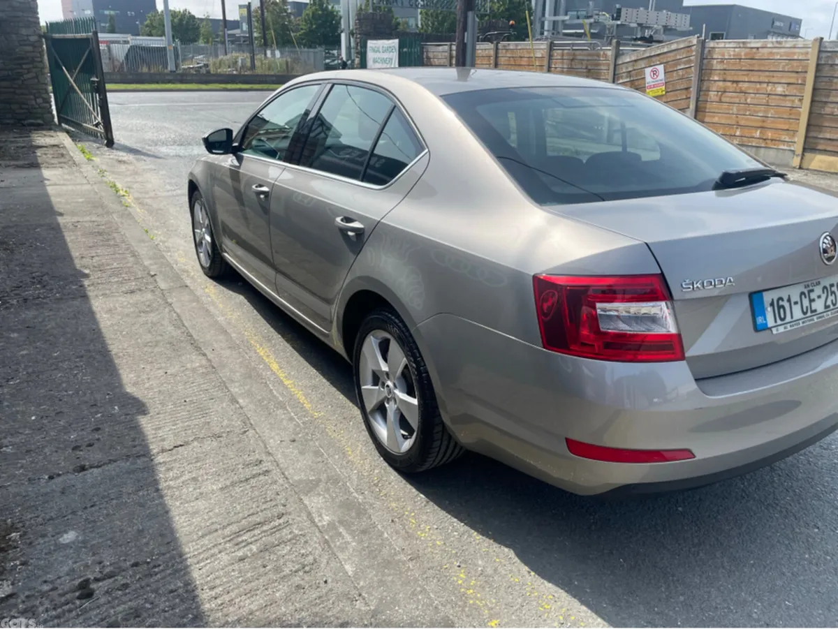 Skoda Octavia Hatchback, Diesel, 2016, Beige