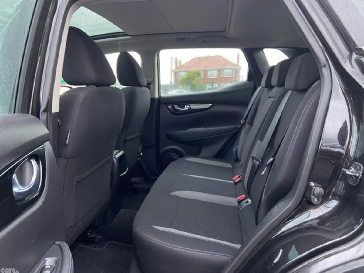 Nissan Qashqai MPV, Petrol, 2021, Black