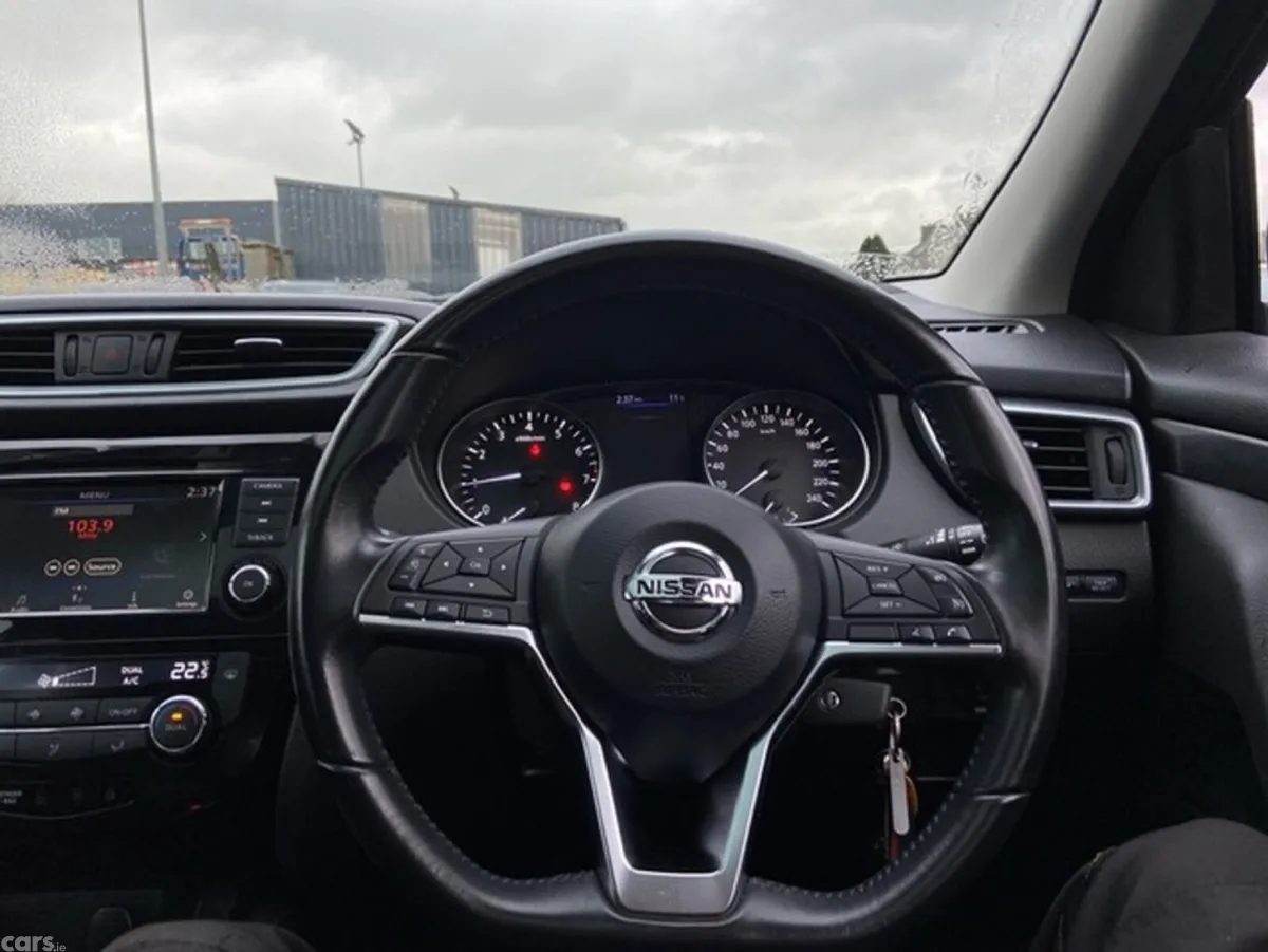 Nissan Qashqai MPV, Petrol, 2021, Black