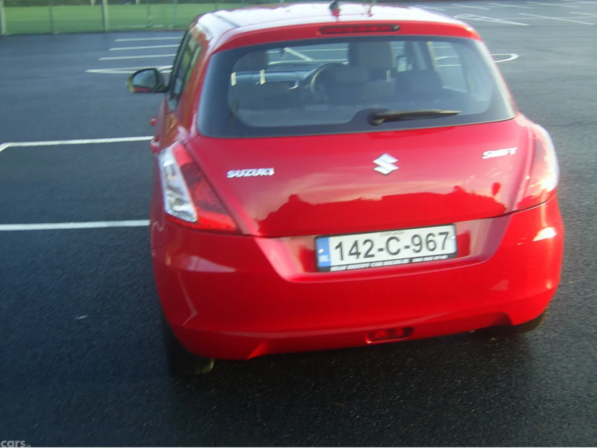 Suzuki Swift Hatchback, Petrol, 2014, Red