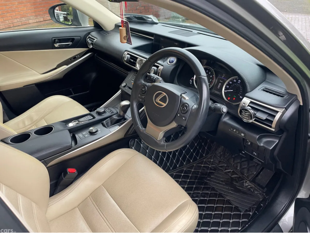 Lexus IS Saloon, Petrol Hybrid, 2014, Silver
