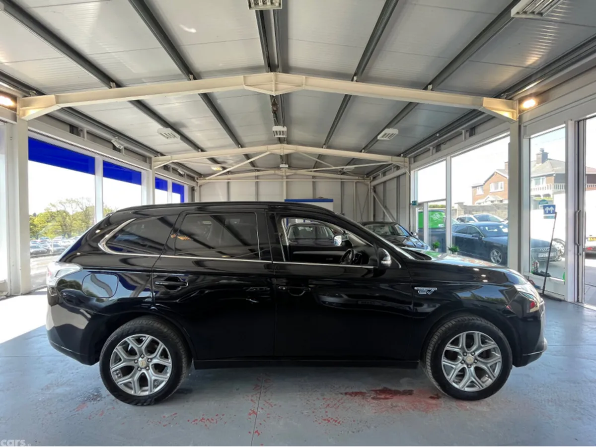 Mitsubishi Outlander Estate, Petrol Plug-in Hybrid, 2015, Black