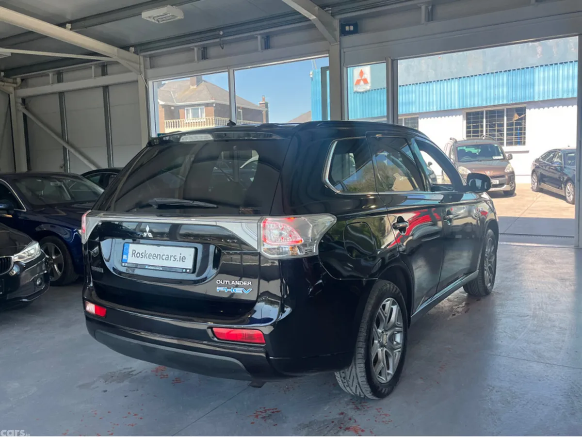 Mitsubishi Outlander Estate, Petrol Plug-in Hybrid, 2015, Black