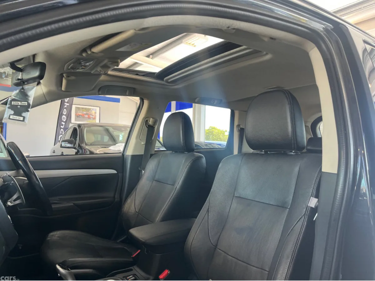 Mitsubishi Outlander Estate, Petrol Plug-in Hybrid, 2015, Black