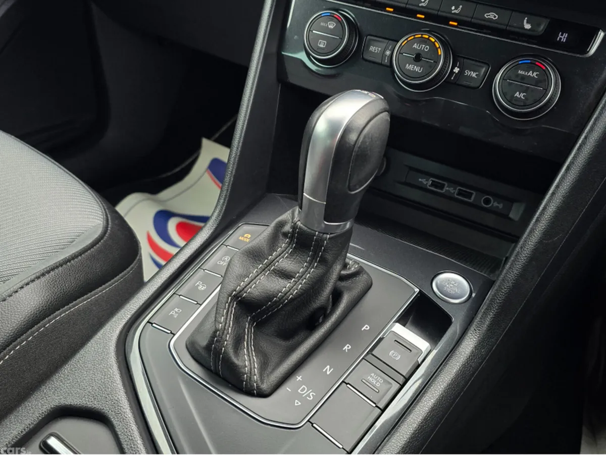 Volkswagen Tiguan MPV, Petrol, 2018, White