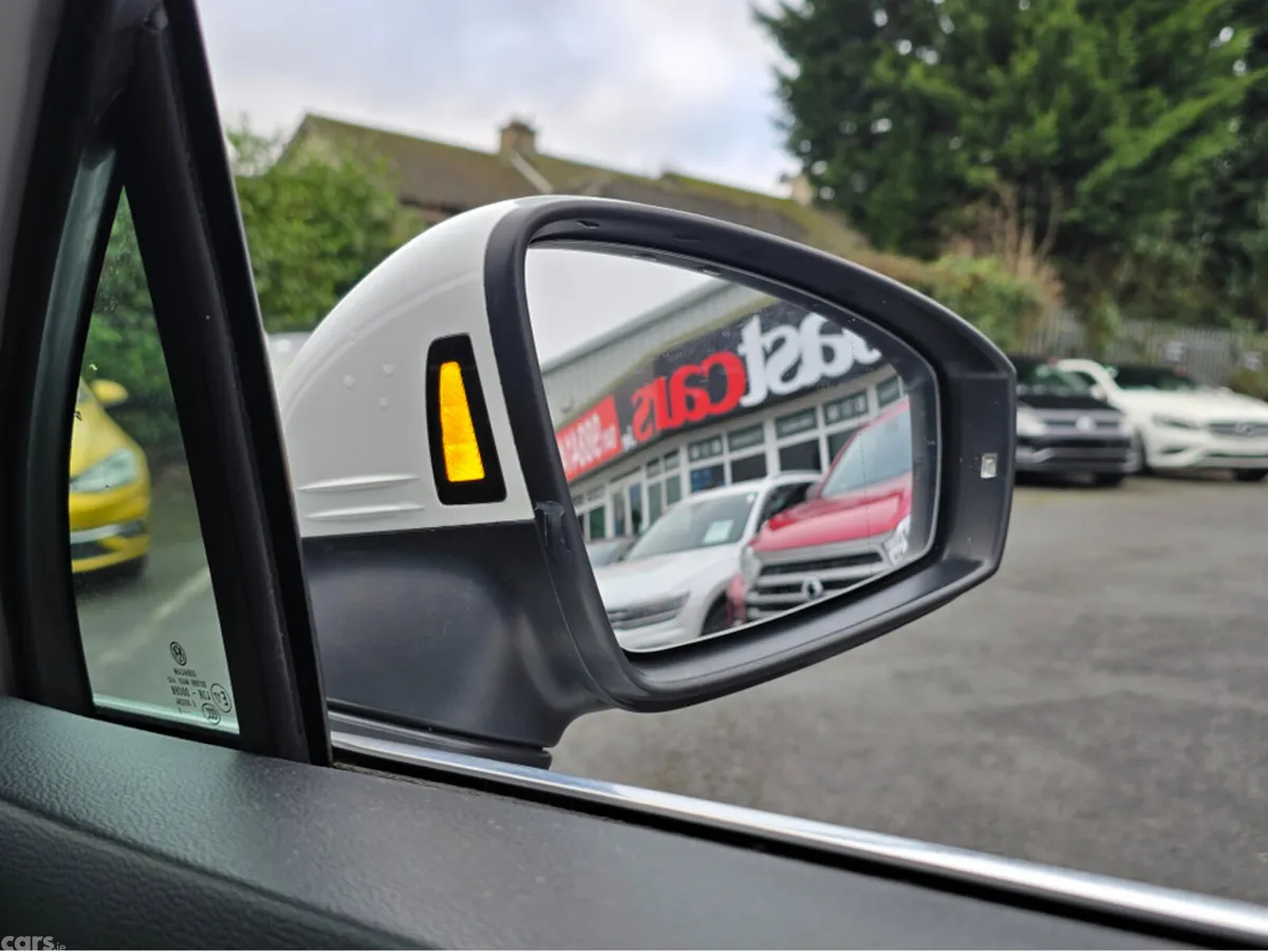 Volkswagen Tiguan MPV, Petrol, 2018, White