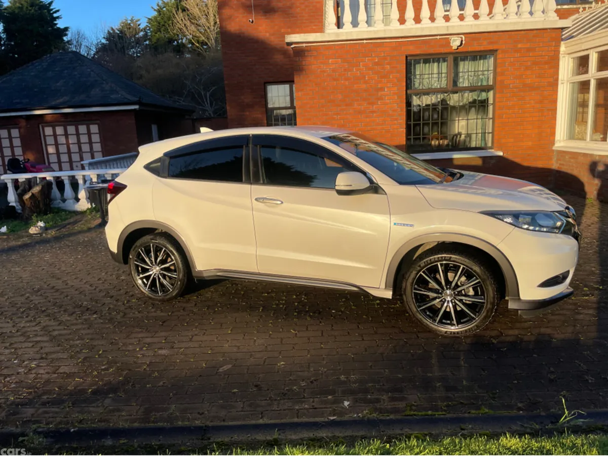 Honda Vezel MPV, Petrol Hybrid, 2015, White