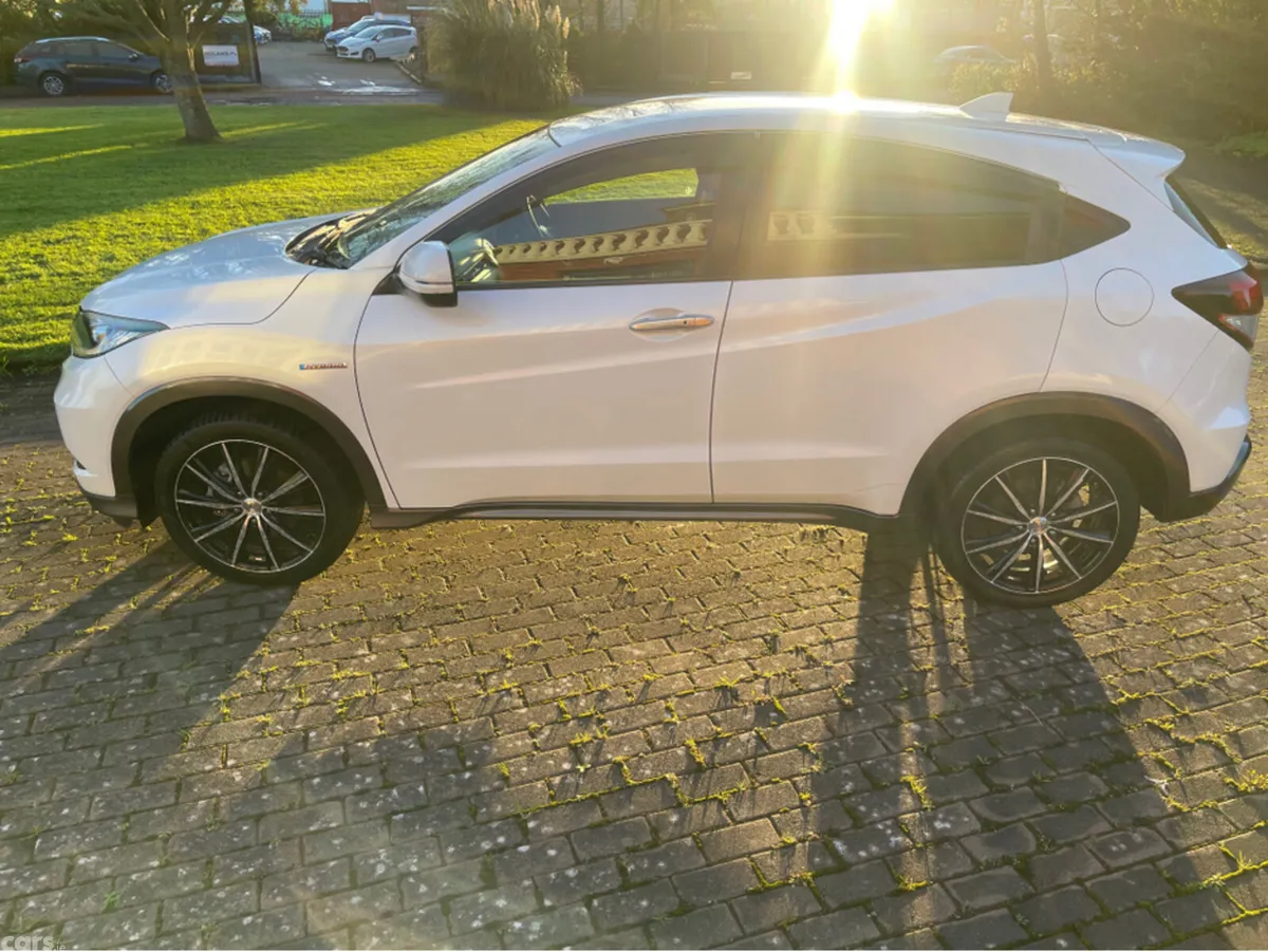 Honda Vezel MPV, Petrol Hybrid, 2015, White