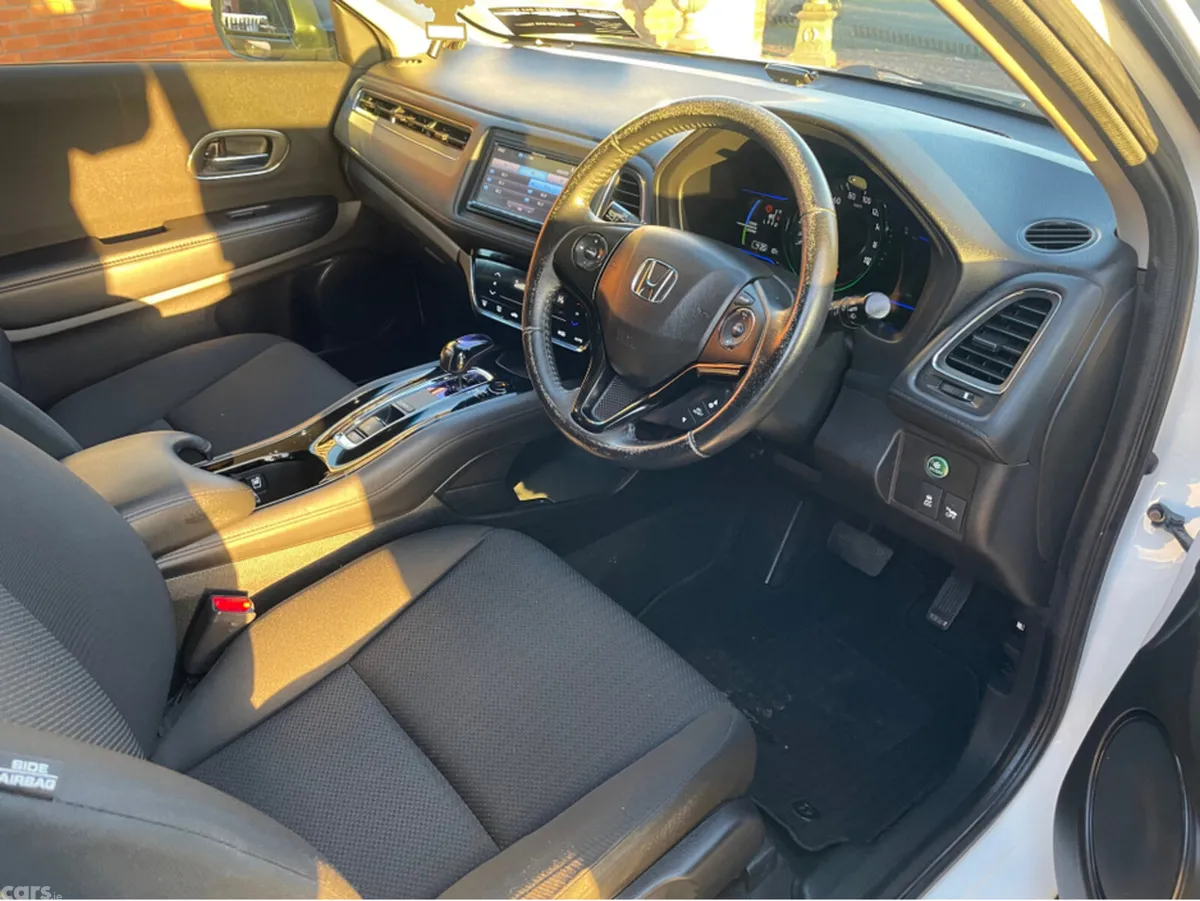Honda Vezel MPV, Petrol Hybrid, 2015, White