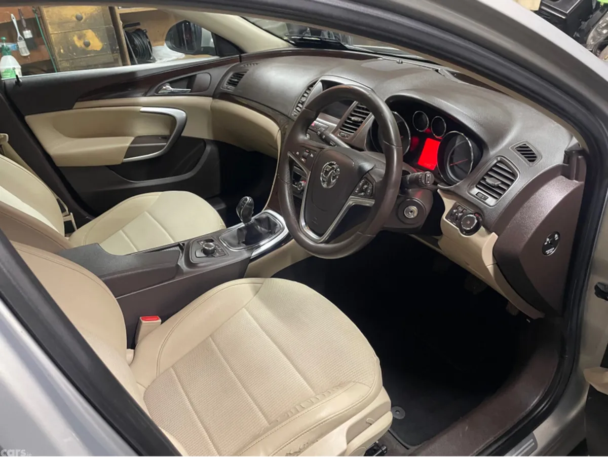 Vauxhall Insignia Hatchback, Diesel, 2010, Silver
