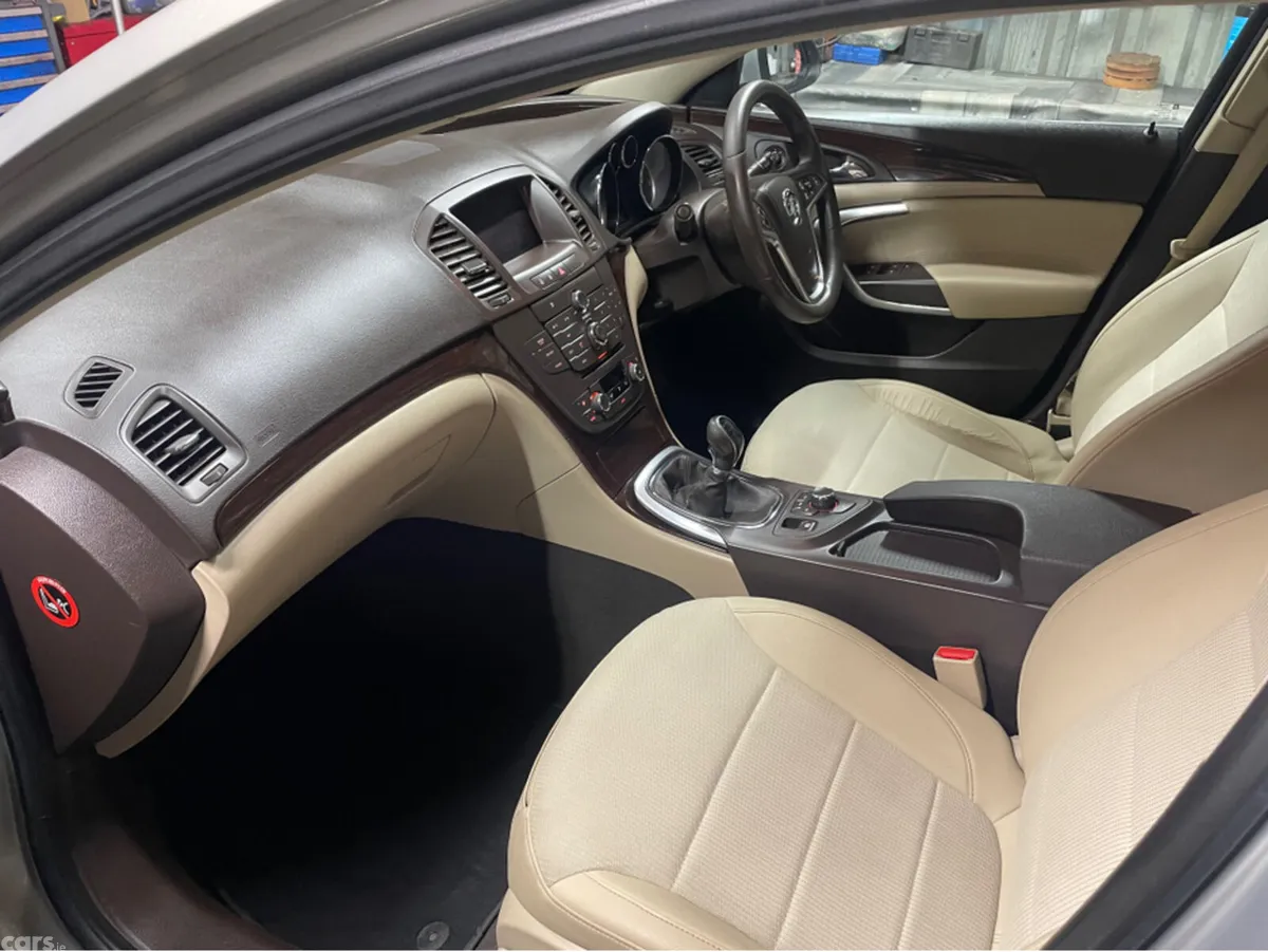 Vauxhall Insignia Hatchback, Diesel, 2010, Silver